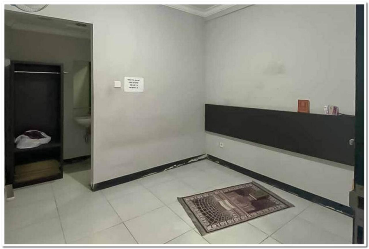 Losmen Family Syariah Bypass Juanda Mitra Reddoorz Brebek Εξωτερικό φωτογραφία