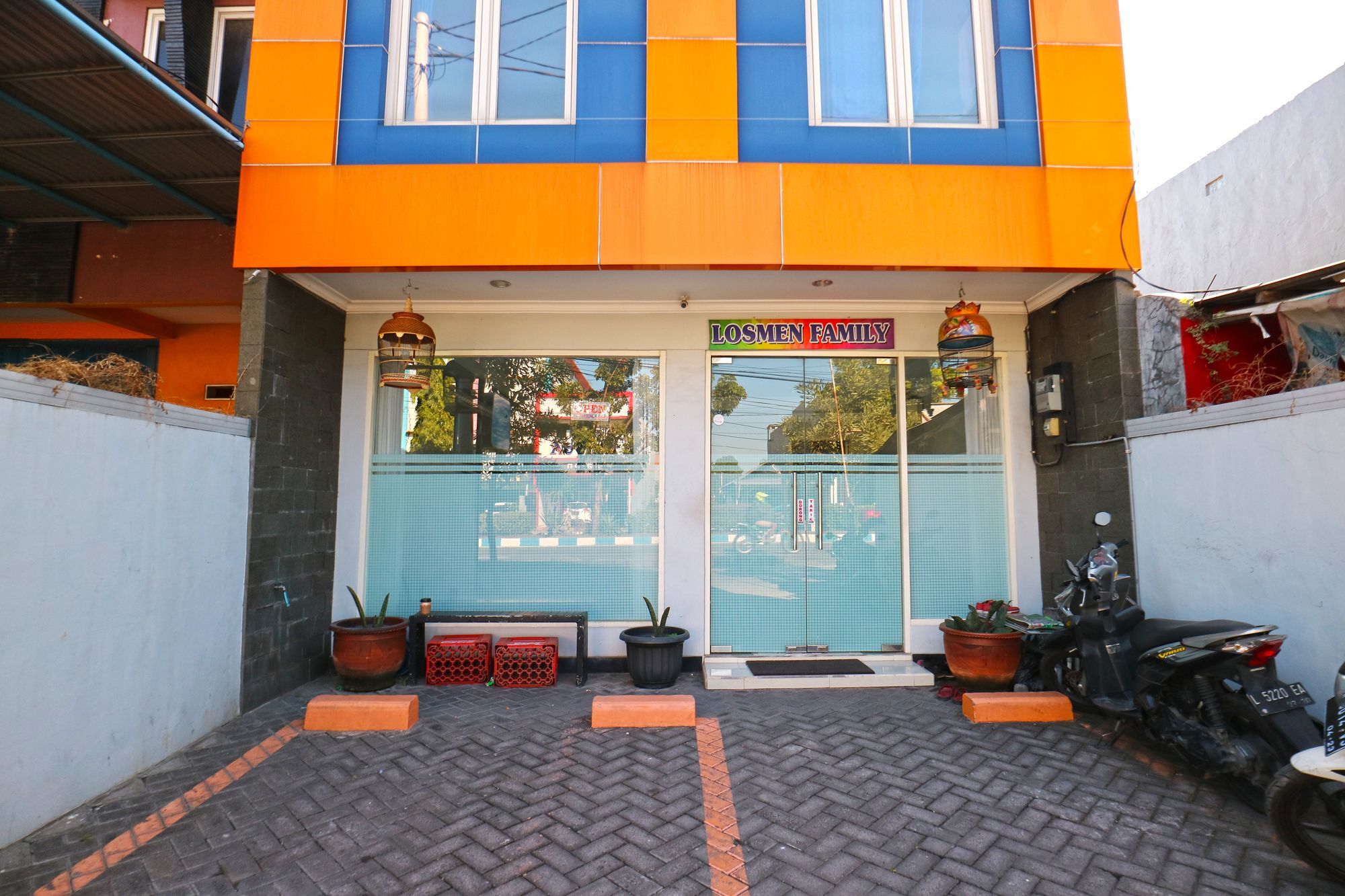 Losmen Family Syariah Bypass Juanda Mitra Reddoorz Brebek Εξωτερικό φωτογραφία