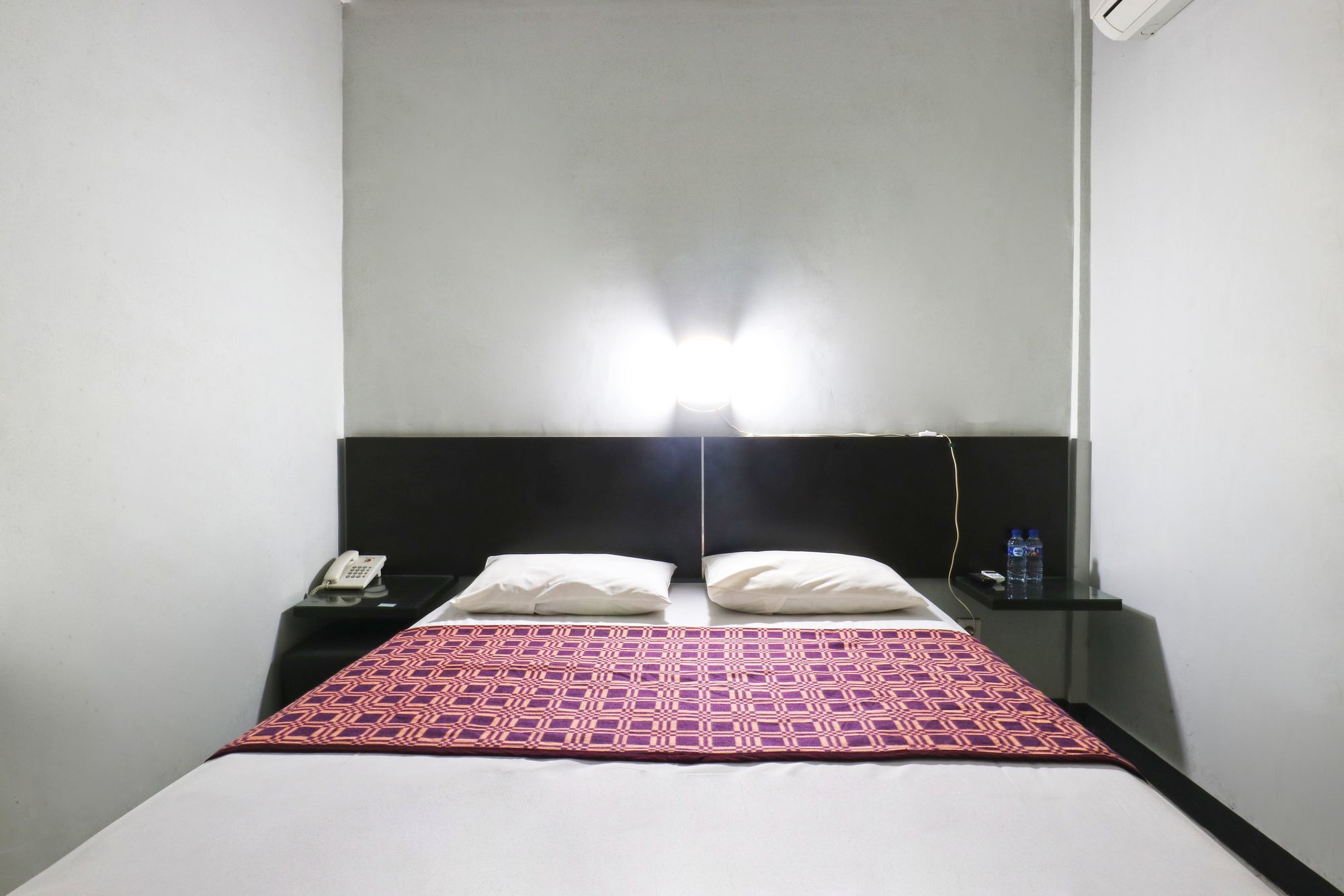 Losmen Family Syariah Bypass Juanda Mitra Reddoorz Brebek Εξωτερικό φωτογραφία